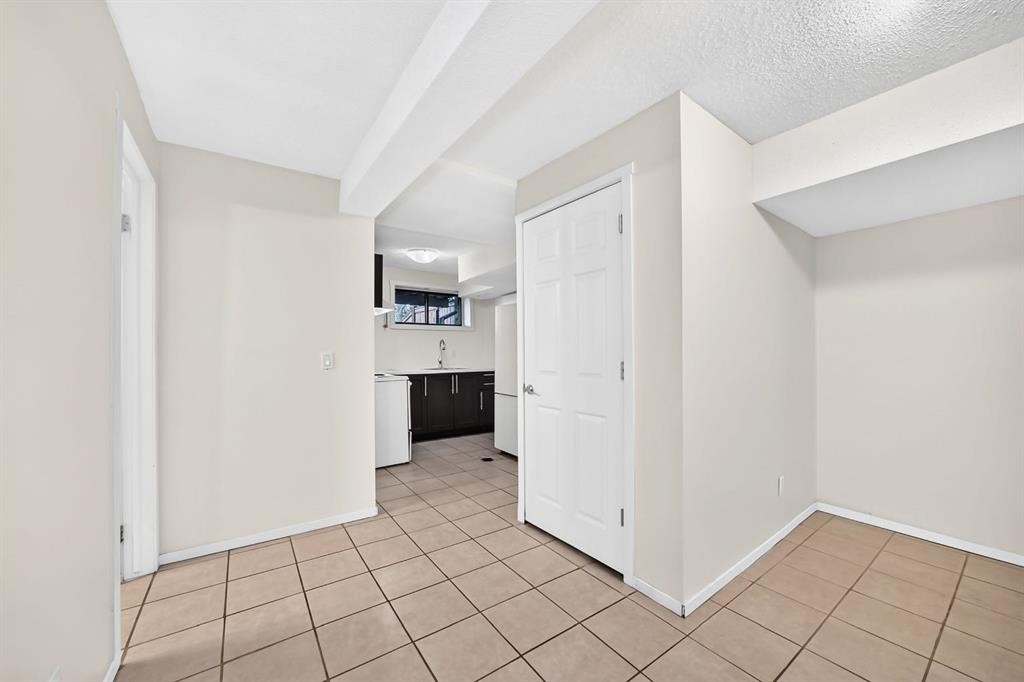 260 Berwick Drive Nw, Calgary, AB