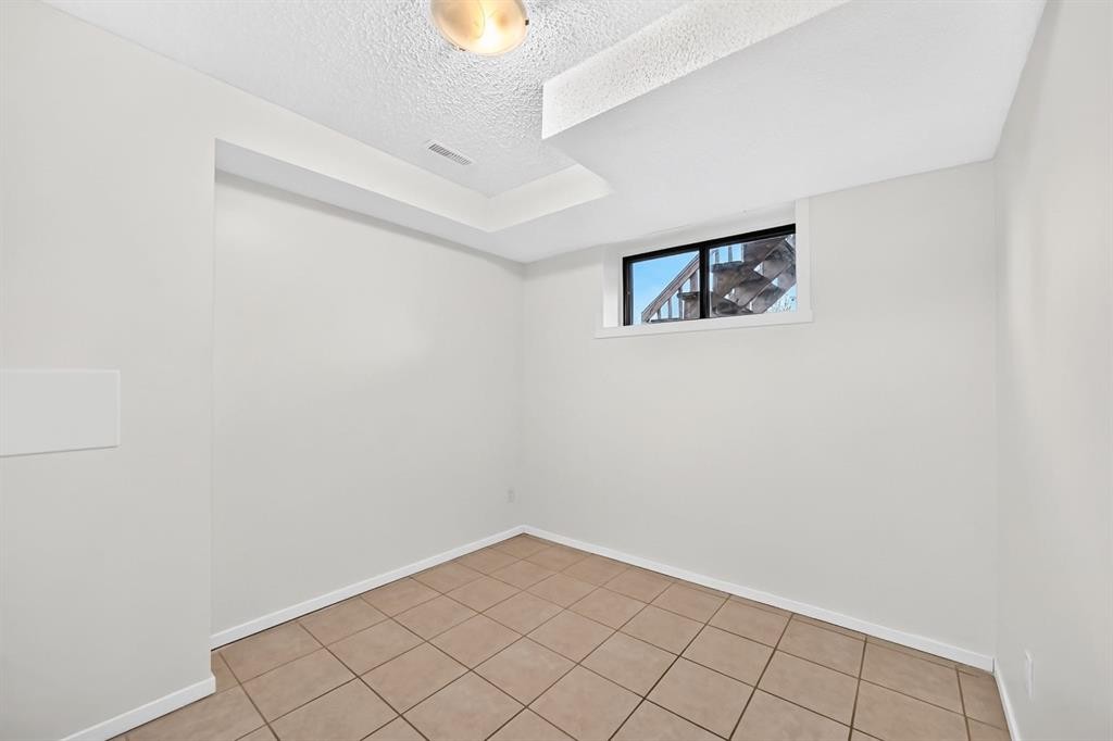 260 Berwick Drive Nw, Calgary, AB