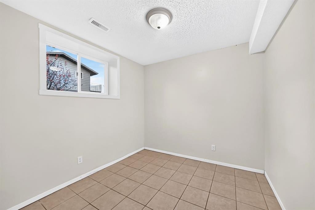 260 Berwick Drive Nw, Calgary, AB
