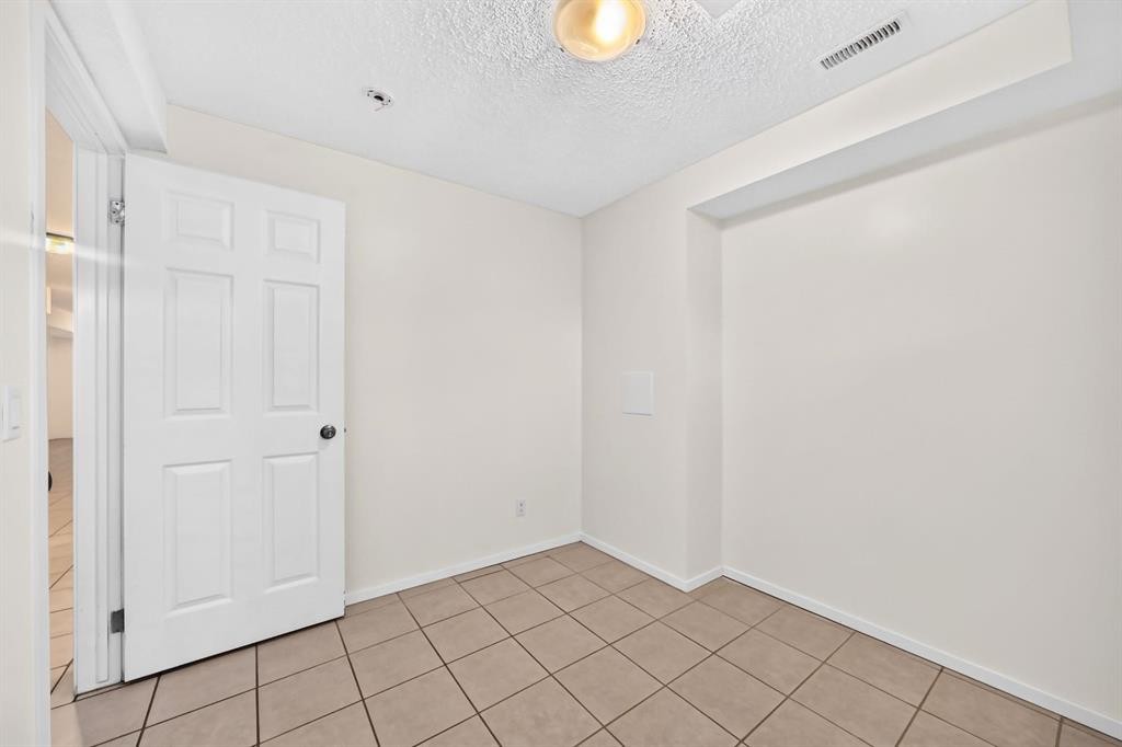 260 Berwick Drive Nw, Calgary, AB