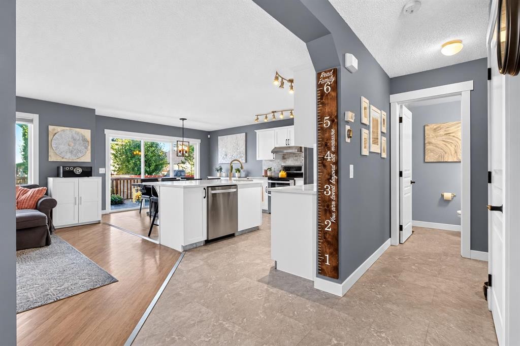 38 Somerside Crescent Sw, Calgary, AB