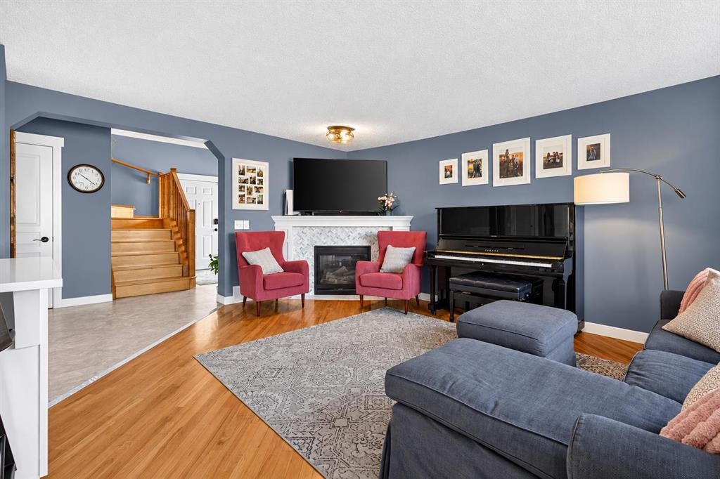 38 Somerside Crescent Sw, Calgary, AB