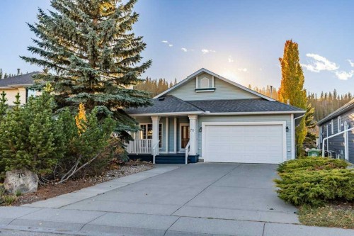 70 Riverview Circle  Cochrane, AB T4C 1K3
