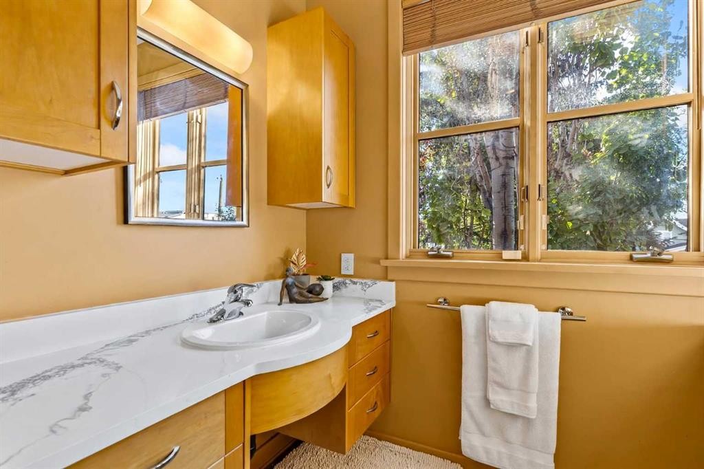 1717 7 Avenue Nw, Calgary, AB