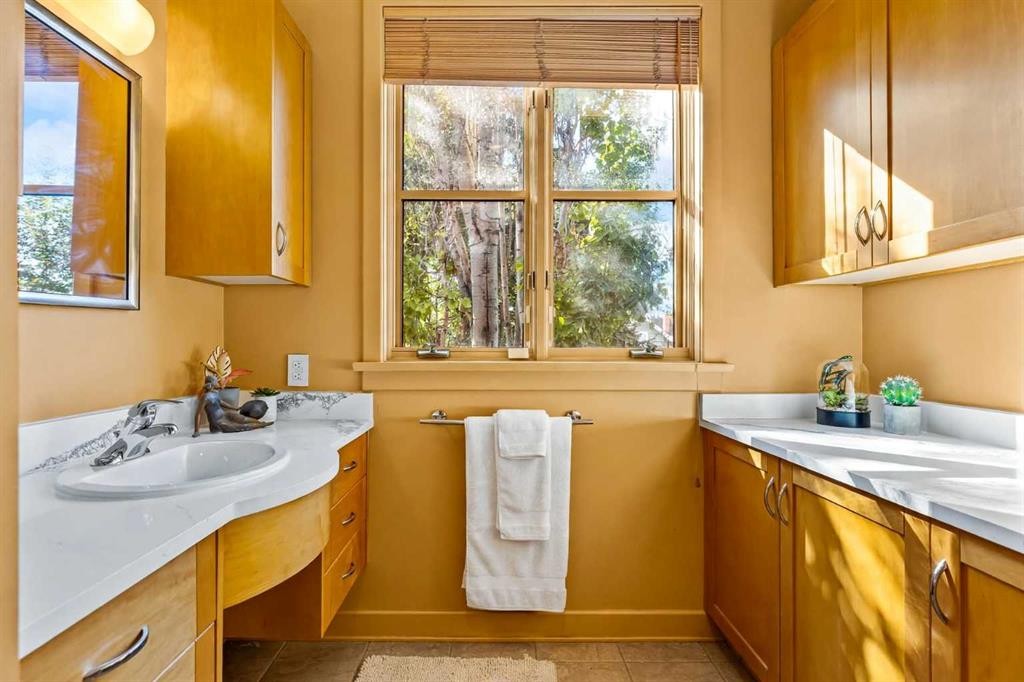 1717 7 Avenue Nw, Calgary, AB
