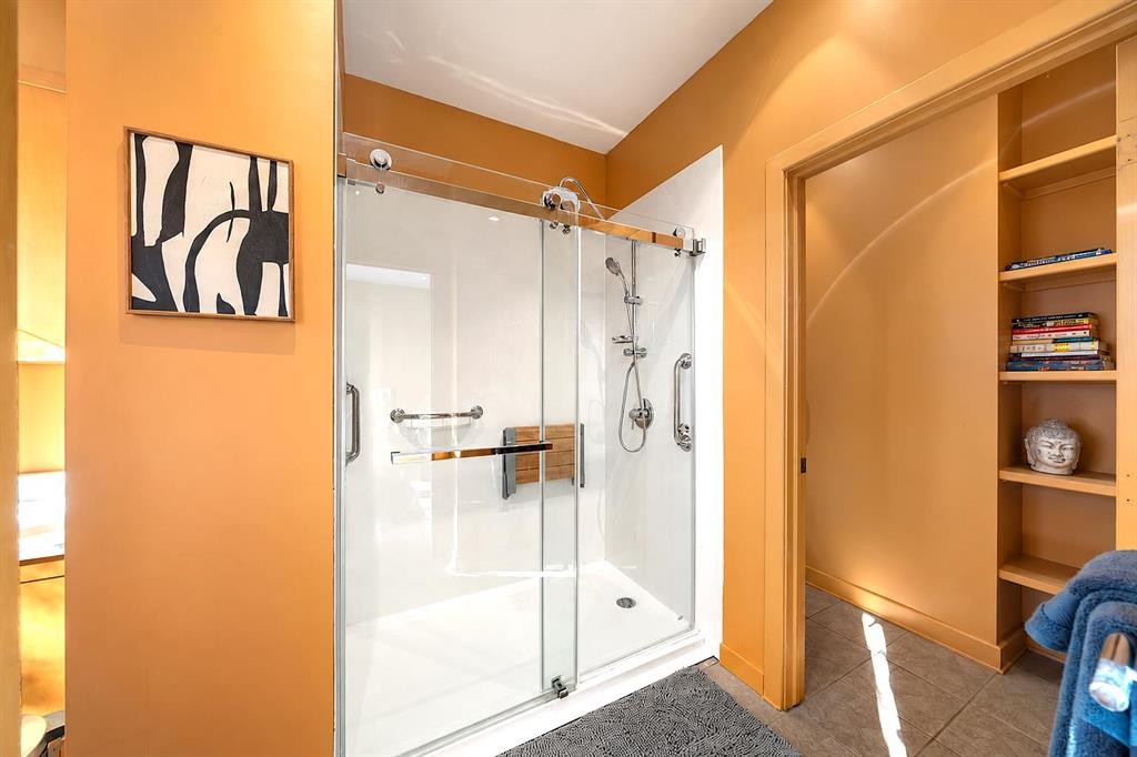 1717 7 Avenue Nw, Calgary, AB
