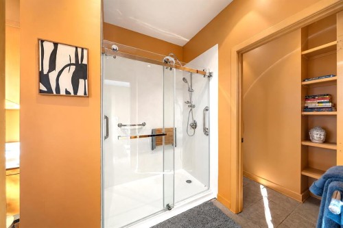 1717 7 Avenue Nw, Calgary, AB 