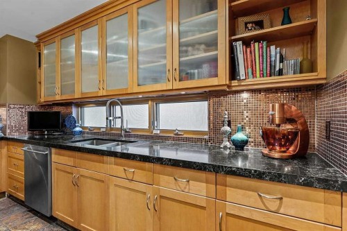 1717 7 Avenue Nw, Calgary, AB 