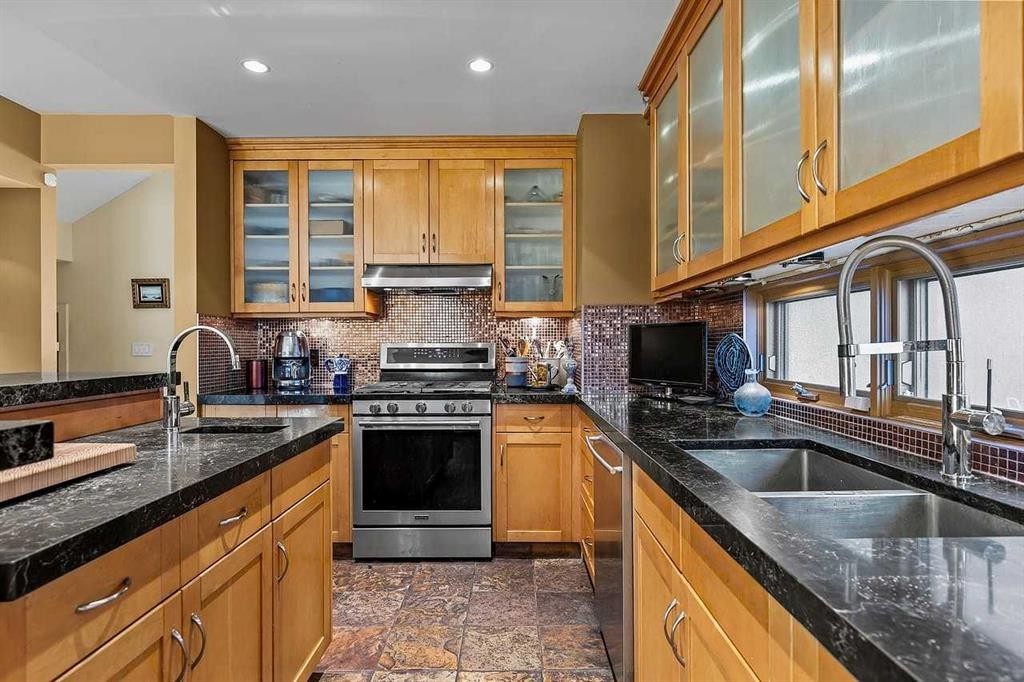 1717 7 Avenue Nw, Calgary, AB