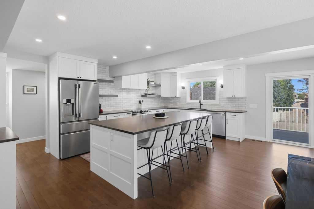 87 Couture Crescent Sw, Calgary, AB