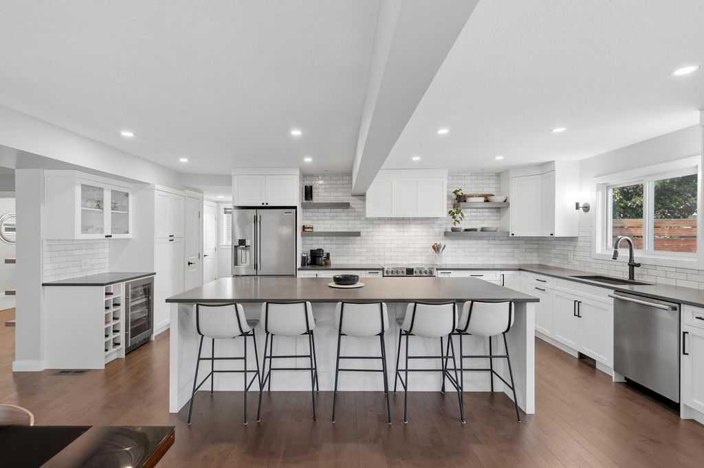 87 Couture Crescent Sw, Calgary, AB
