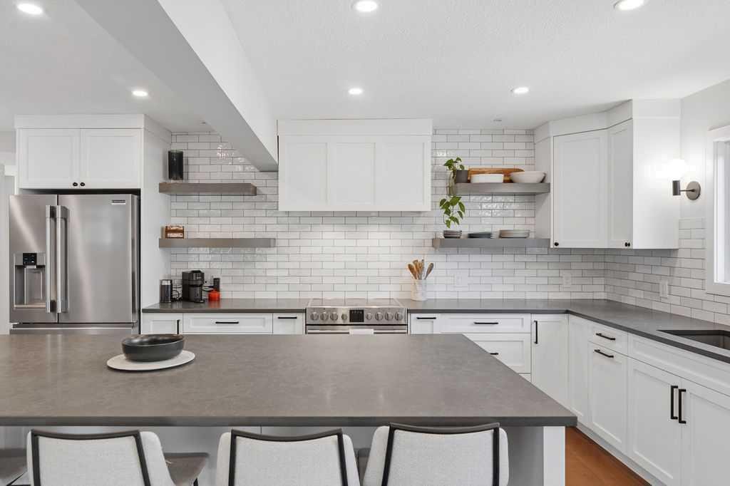 87 Couture Crescent Sw, Calgary, AB