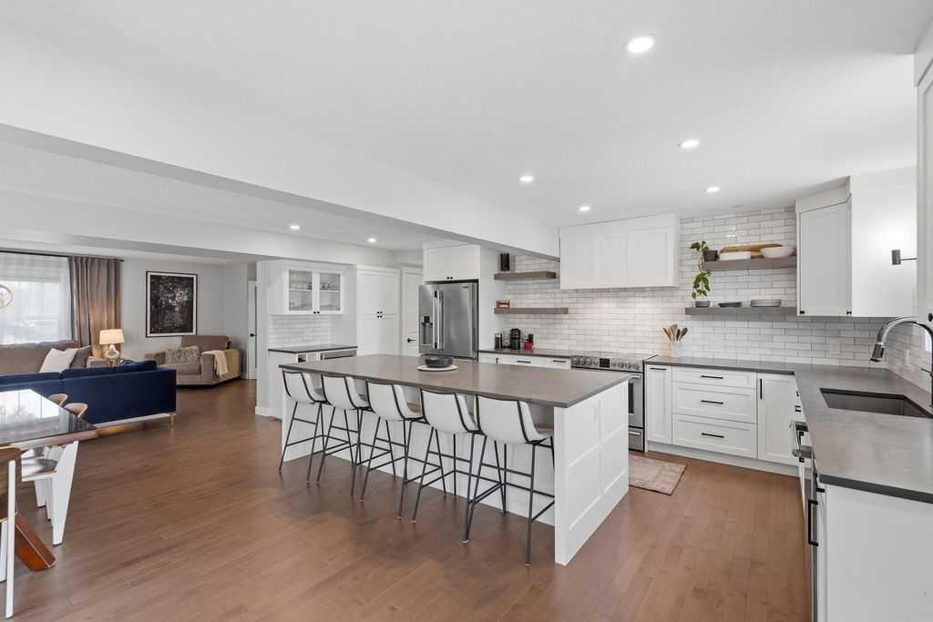 87 Couture Crescent Sw, Calgary, AB