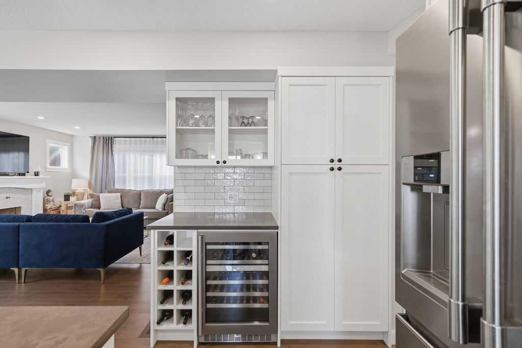 87 Couture Crescent Sw, Calgary, AB