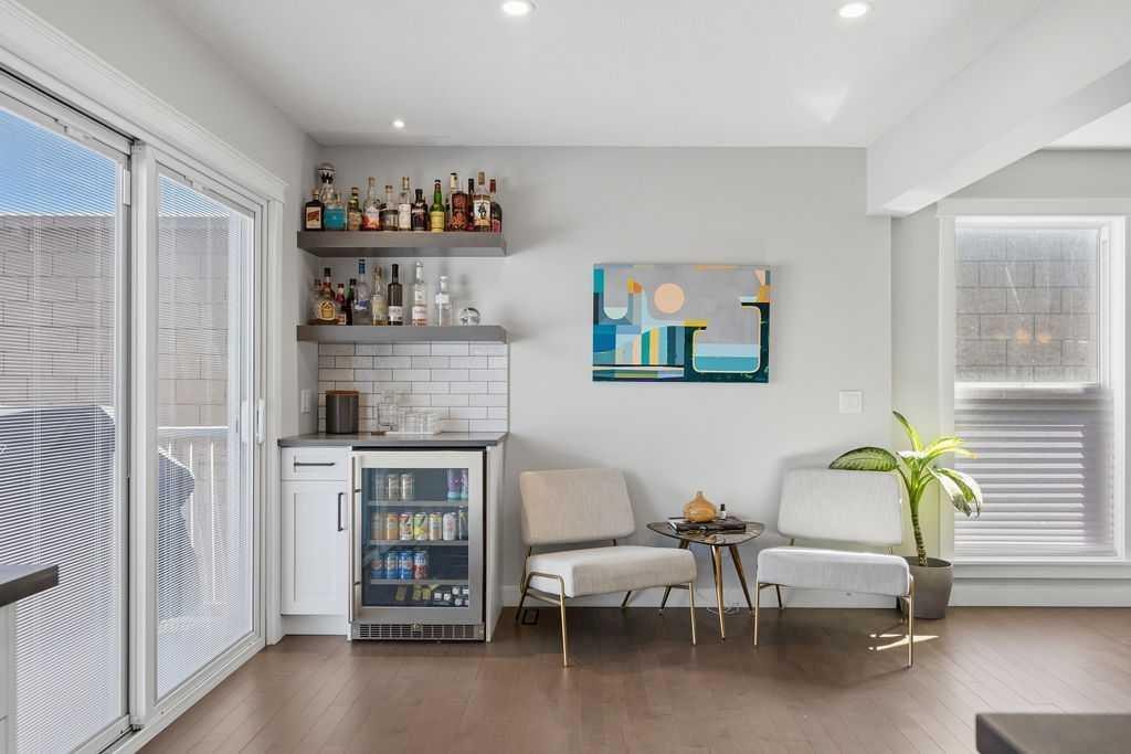 87 Couture Crescent Sw, Calgary, AB