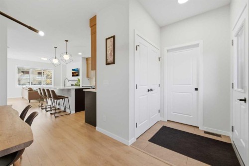 15113 37 Street Sw, Calgary, AB 