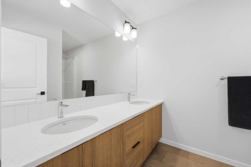 15113 37 Street Sw, Calgary, AB 