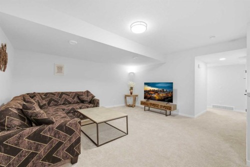 15113 37 Street Sw, Calgary, AB 