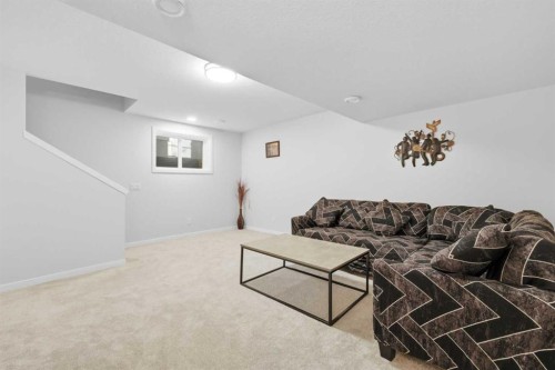 15113 37 Street Sw, Calgary, AB 