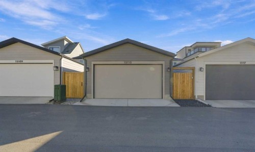 15113 37 Street Sw, Calgary, AB 