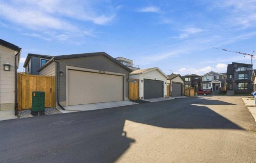 15113 37 Street Sw, Calgary, AB 