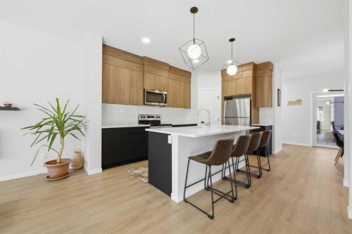 15113 37 Street Sw, Calgary, AB 