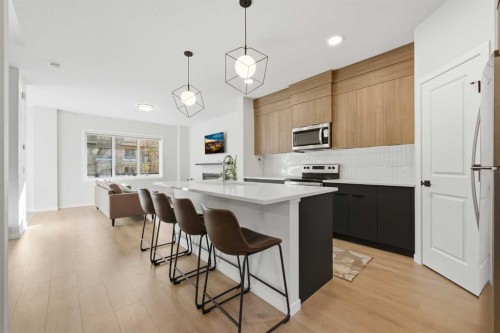 15113 37 Street Sw, Calgary, AB 