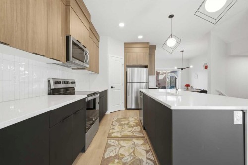 15113 37 Street Sw, Calgary, AB 
