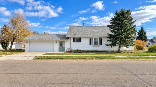 320 4 Avenue WEST Hanna, AB T0J 1P0
