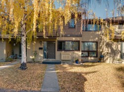 92-2300 Oakmoor Drive SW Calgary, AB T2V 4N7