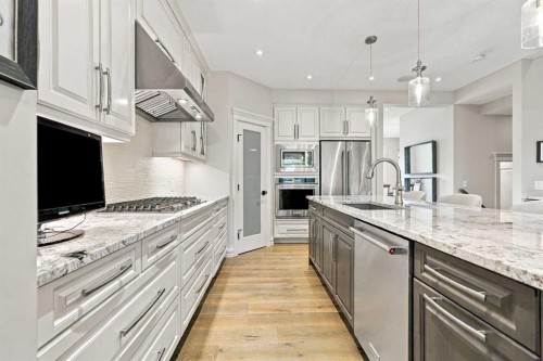 1920 43 Avenue Sw, Calgary, AB 