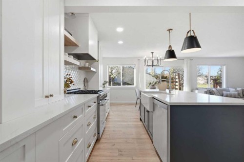 130 Chapman Close Se, Calgary, AB 