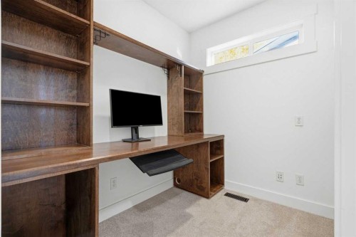 130 Chapman Close Se, Calgary, AB 