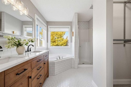 130 Chapman Close Se, Calgary, AB 