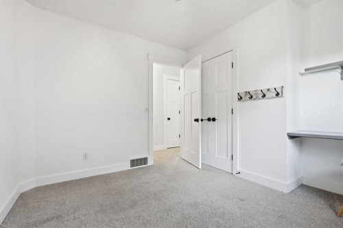 130 Chapman Close Se, Calgary, AB 