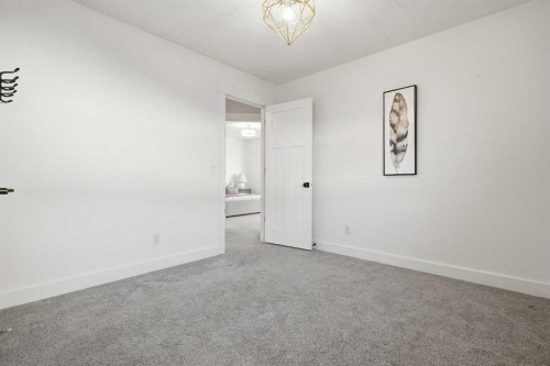 130 Chapman Close Se, Calgary, AB 