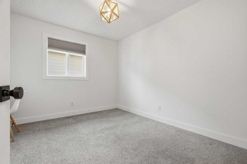 130 Chapman Close Se, Calgary, AB 