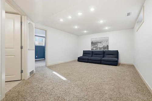 130 Chapman Close Se, Calgary, AB 
