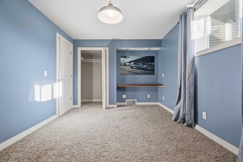130 Chapman Close Se, Calgary, AB 