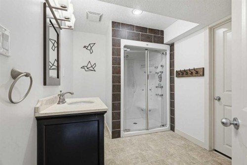 130 Chapman Close Se, Calgary, AB 