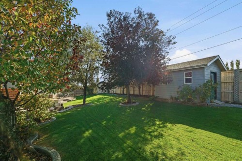 130 Chapman Close Se, Calgary, AB 