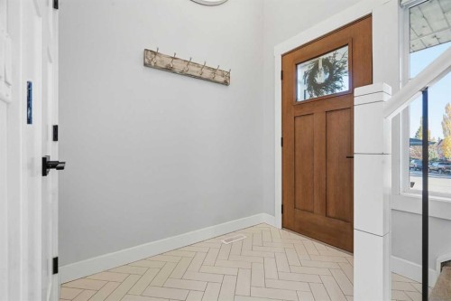 130 Chapman Close Se, Calgary, AB 