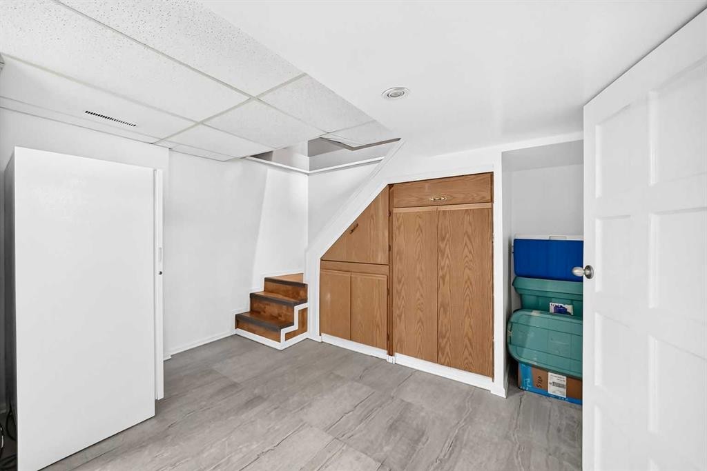 7312 36 Avenue Nw, Calgary, AB