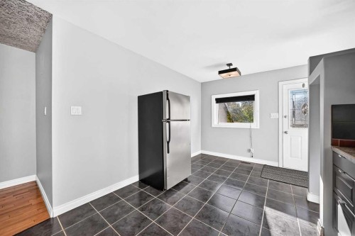 7312 36 Avenue Nw, Calgary, AB 