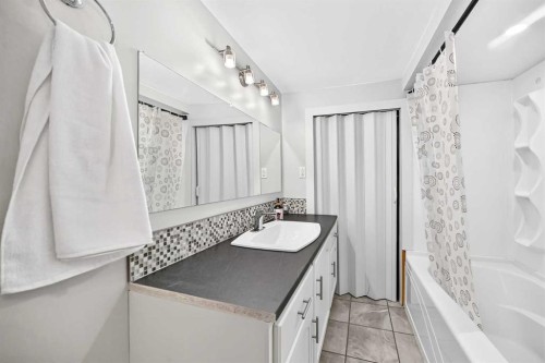 7312 36 Avenue Nw, Calgary, AB 