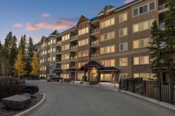 424-20 Discovery Ridge Close SW Calgary, AB T3H 5X4