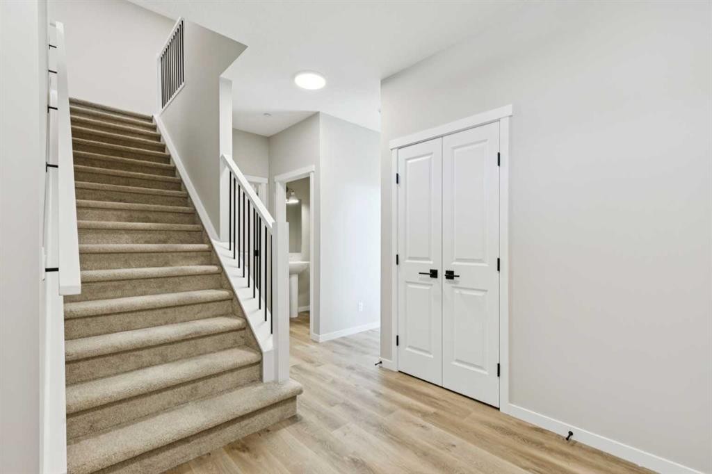 302 Hotchkiss Common Se, Calgary, AB