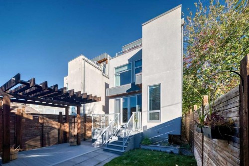 1743 8 Avenue Nw, Calgary, AB 