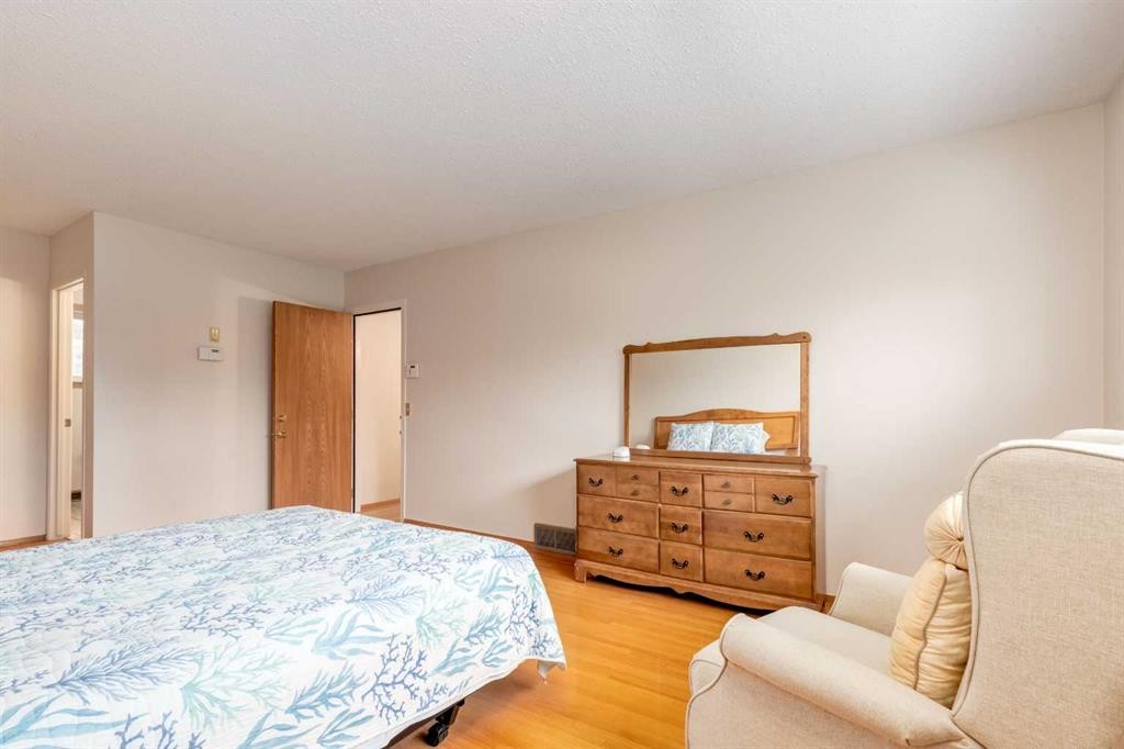 2043 Ungava Road Nw, Calgary, AB