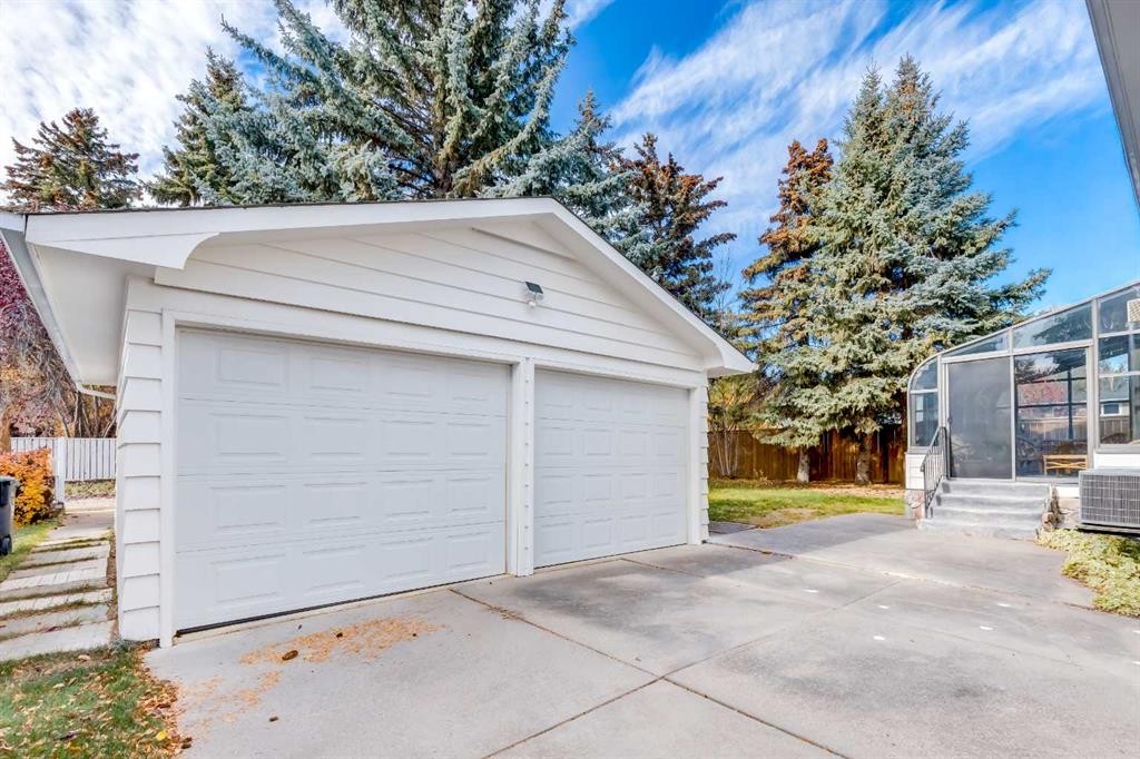 2043 Ungava Road Nw, Calgary, AB